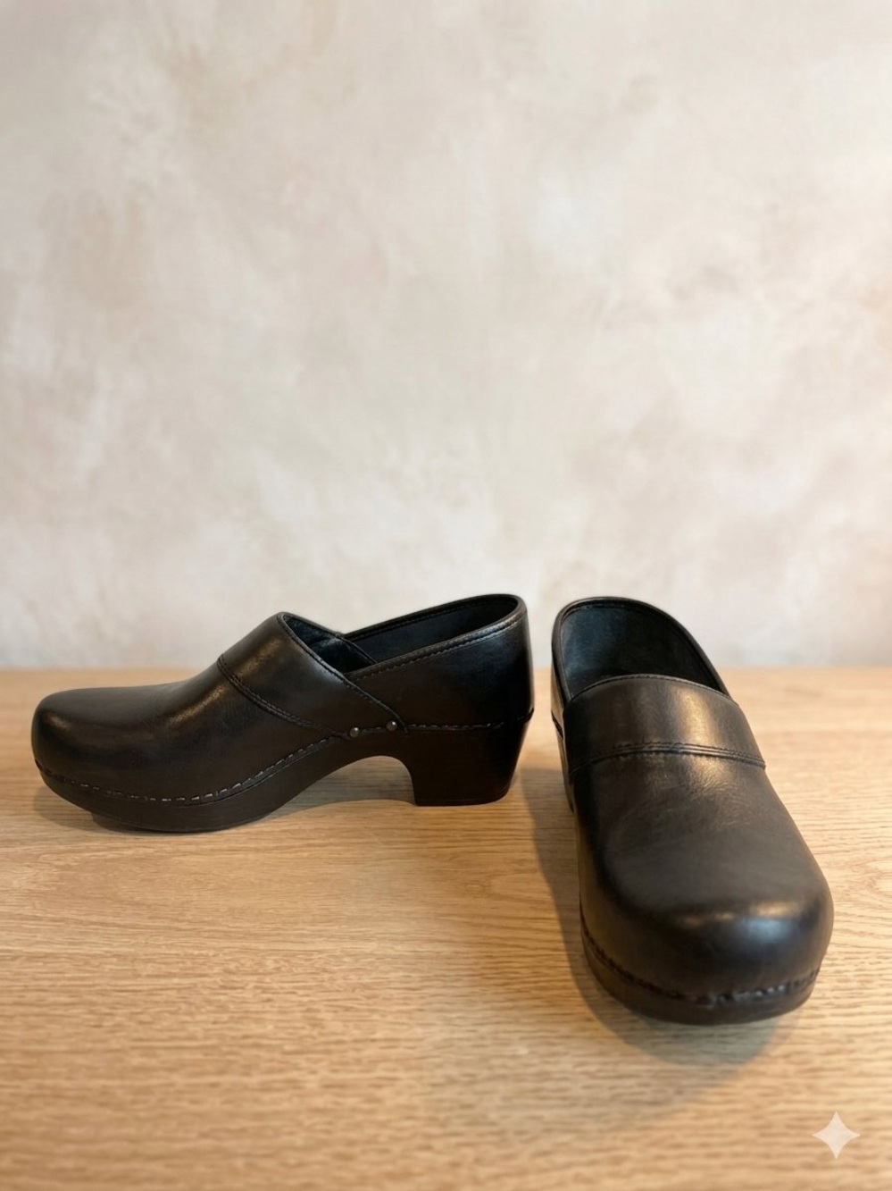 Dansko Tenley Black Leather Clogs Mules Heels Professional Size 39 / US 8.5